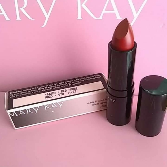 Mary Kay Mattissimo Lipstick in Red Amore. - Picture 2 of 4